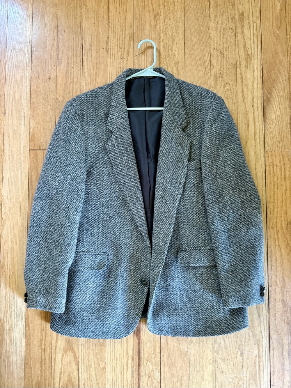 Classic English Harris Tweed Gray Herringbone Wool Blazer - Men’s 44 regular